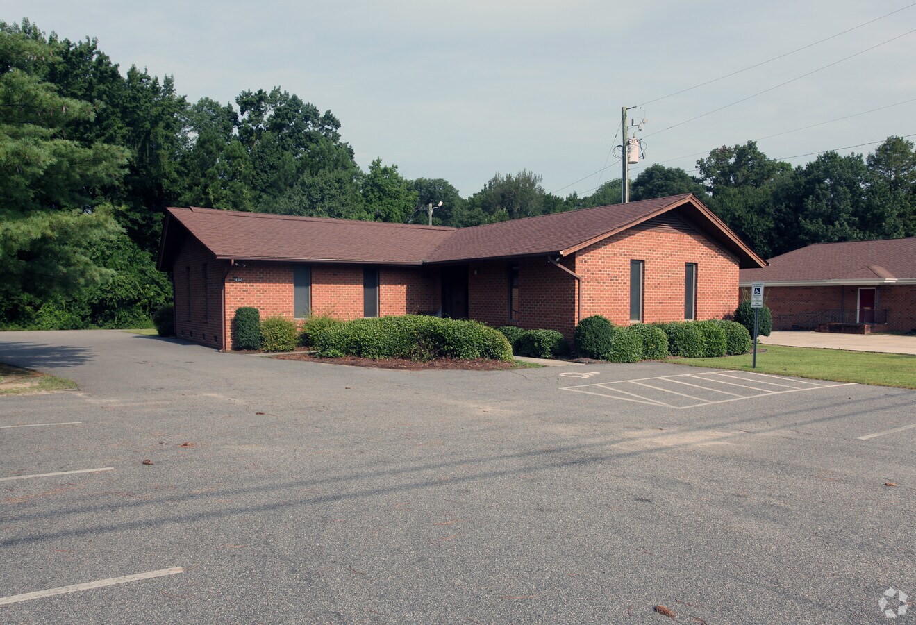 4900 Fayetteville Rd, Lumberton, NC 28358