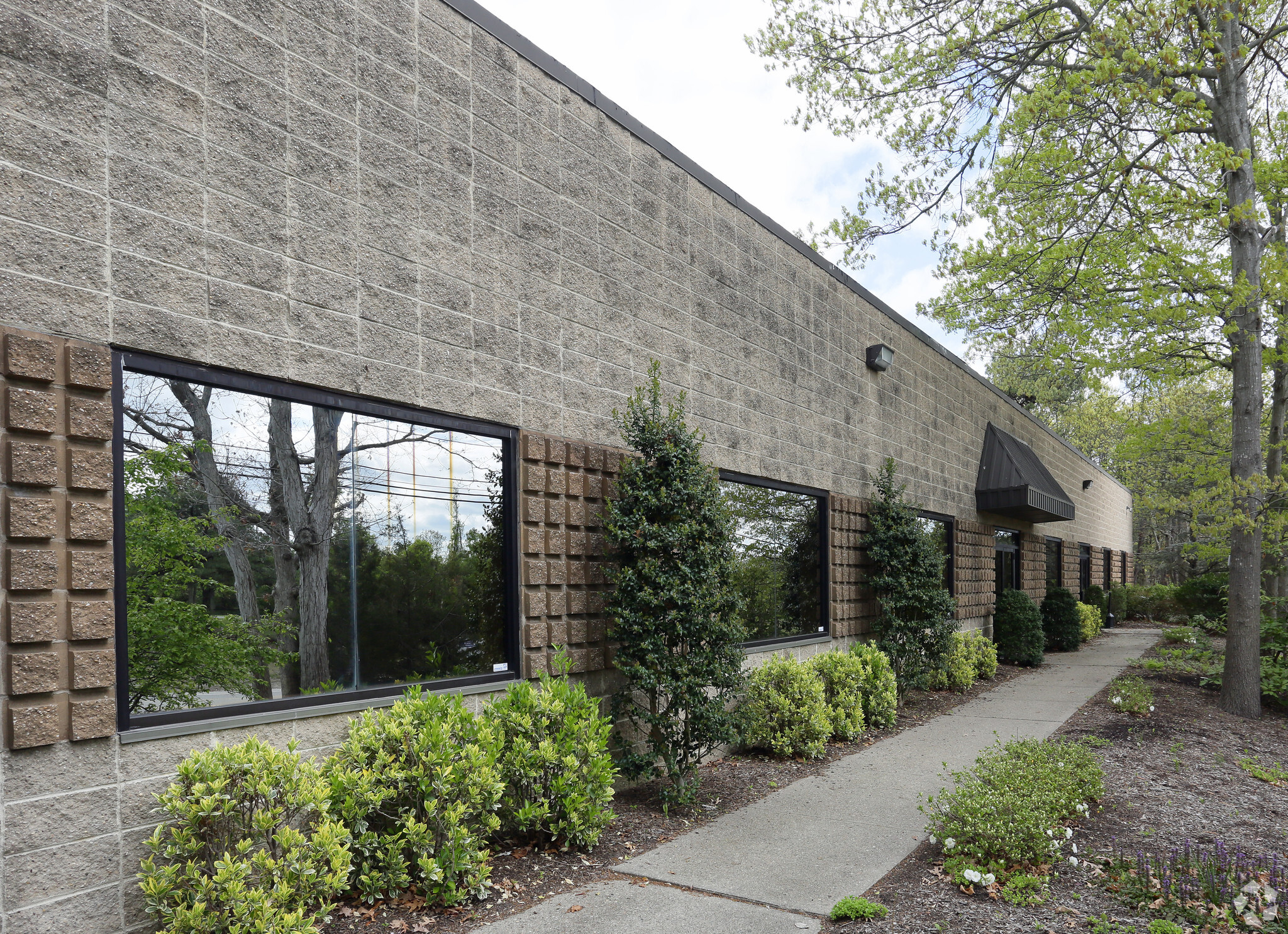 750 Blue Point Rd, Holtsville, NY for lease Primary Photo- Image 1 of 6