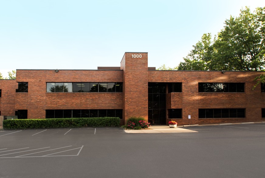 1000 Executive Parkway Dr, Creve Coeur, MO for lease - Building Photo - Image 1 of 11