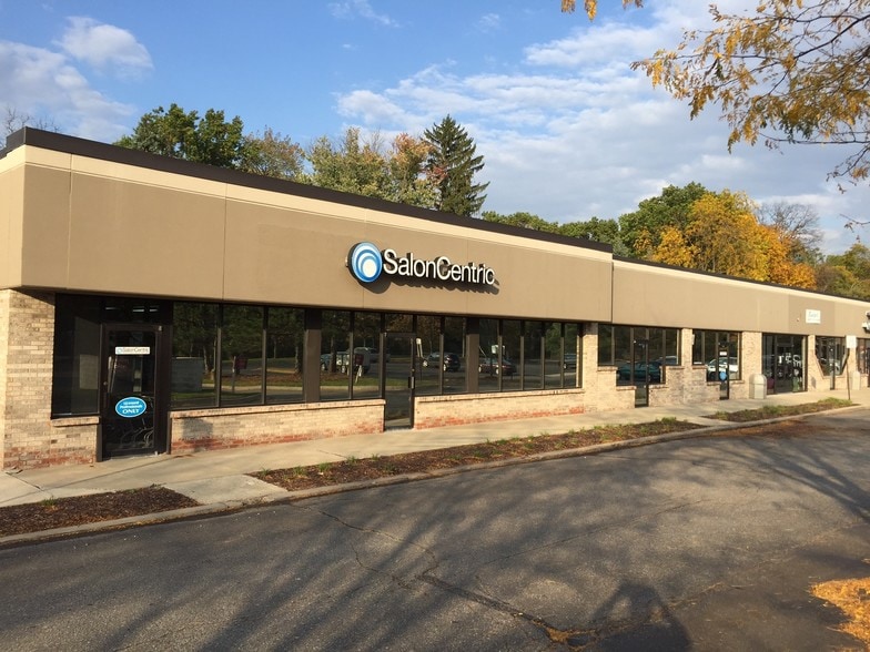 6012-6054 Rochester Rd, Troy, MI for lease - Building Photo - Image 3 of 10