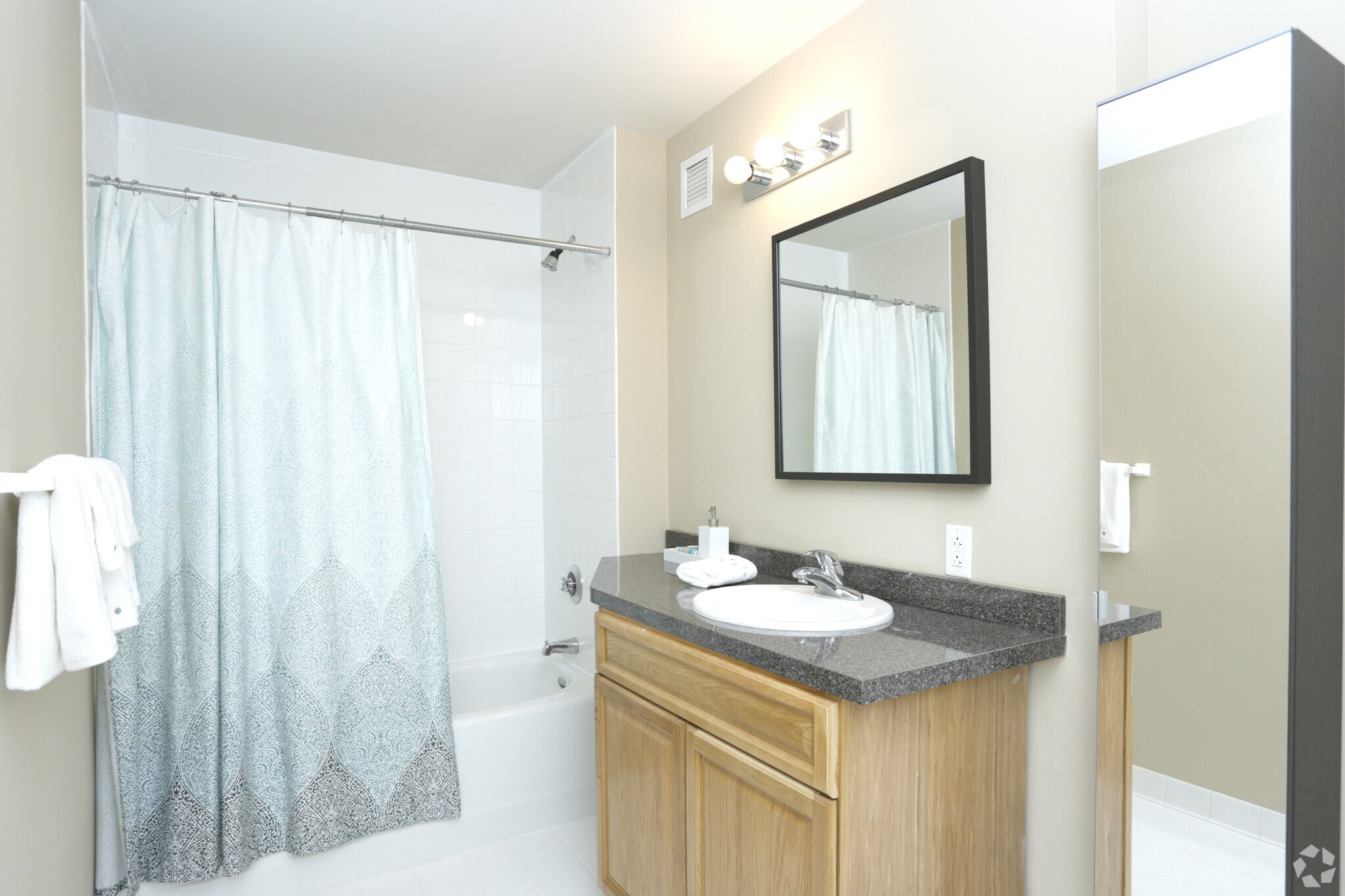 80 E Milton Ave, Rahway, NJ 07065 Skyview FIVE (5) 2B/2B CONDOS FOR