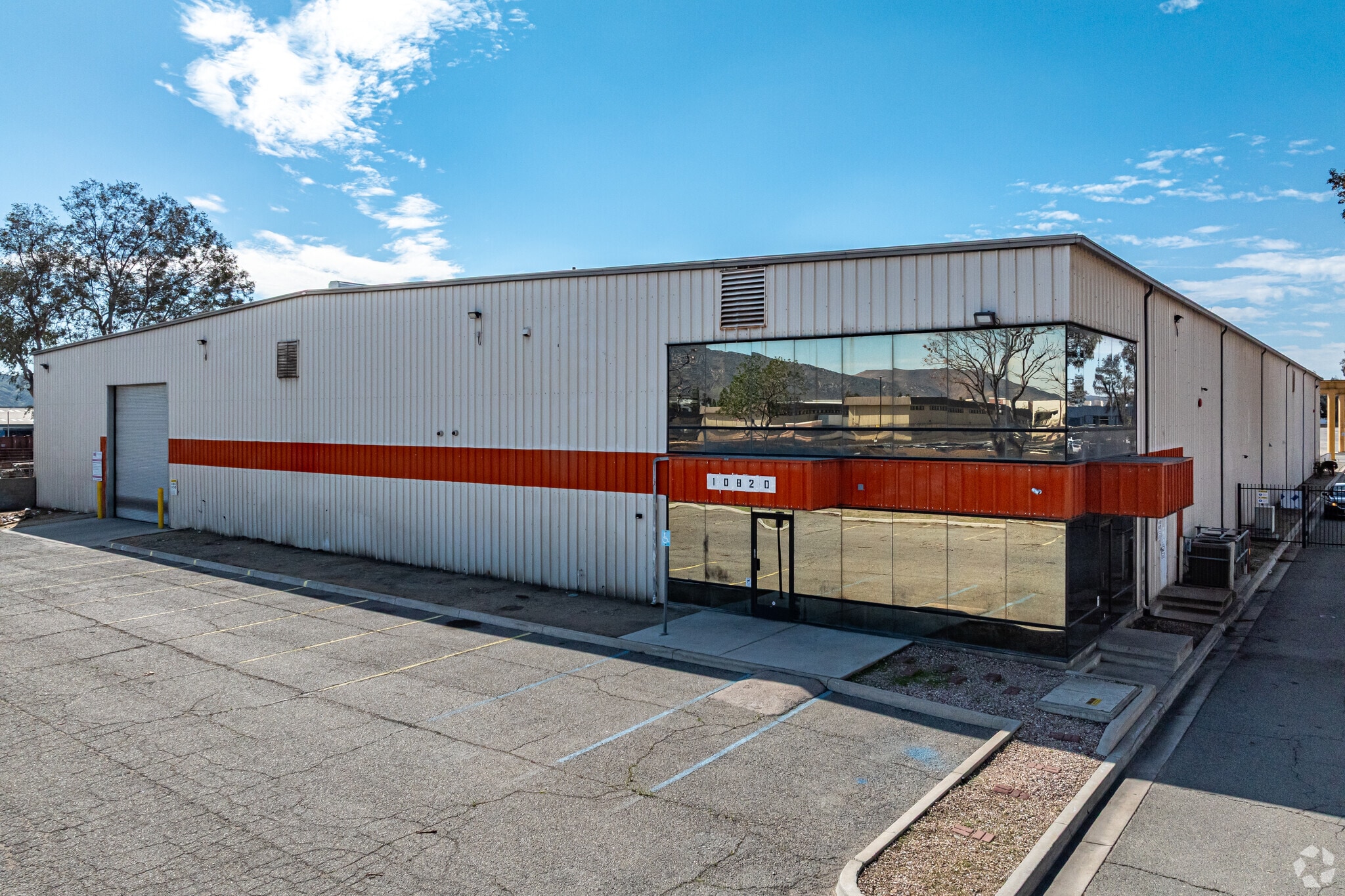 10820 Hemlock Ave, Fontana, CA for lease Primary Photo- Image 1 of 8