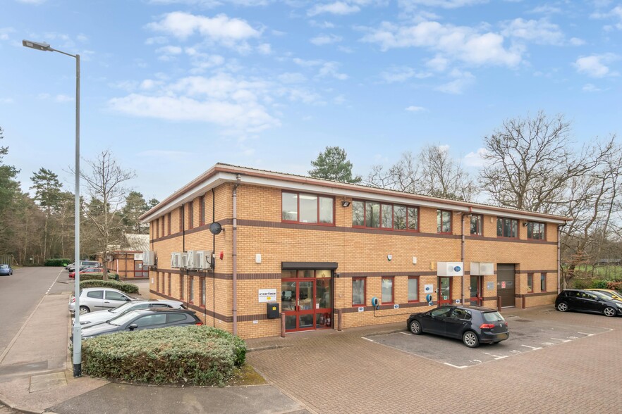 Dukes Ride, Crowthorne for sale - Building Photo - Image 1 of 11