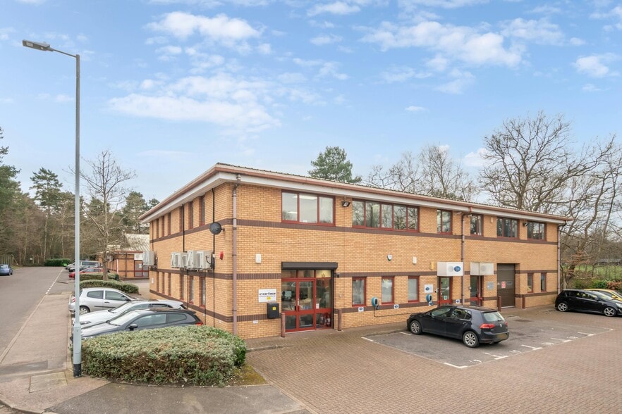 Dukes Ride, Crowthorne for sale - Building Photo - Image 1 of 7