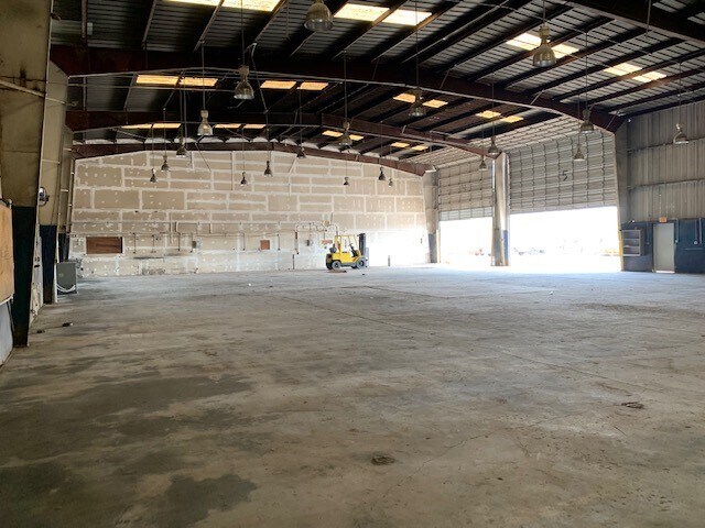 1505 Brittmoore Rd Houston Tx 77043 Loopnet 1505 Brittmoore Rd Houston Tx 77043, Houston Flooring Warehouse Hours