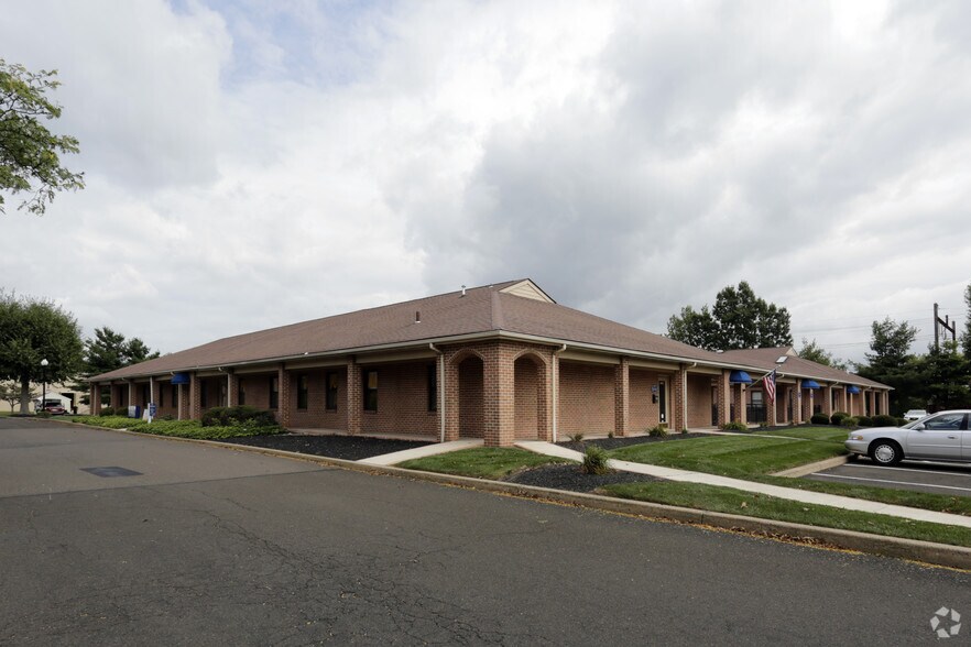 607 Louis Dr, Warminster, PA for sale - Primary Photo - Image 1 of 1