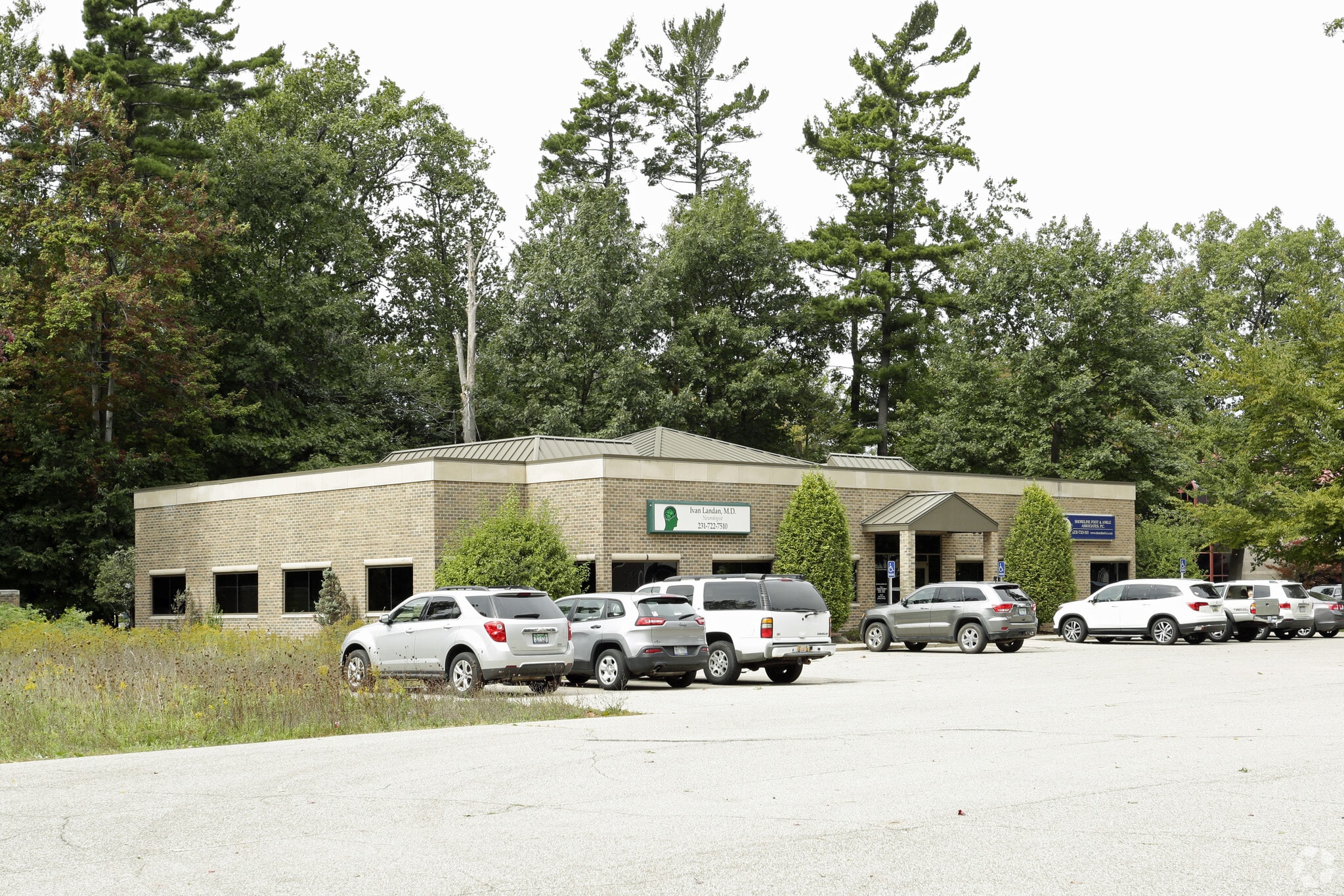 557-561 Seminole Rd, Muskegon, MI for sale Primary Photo- Image 1 of 1