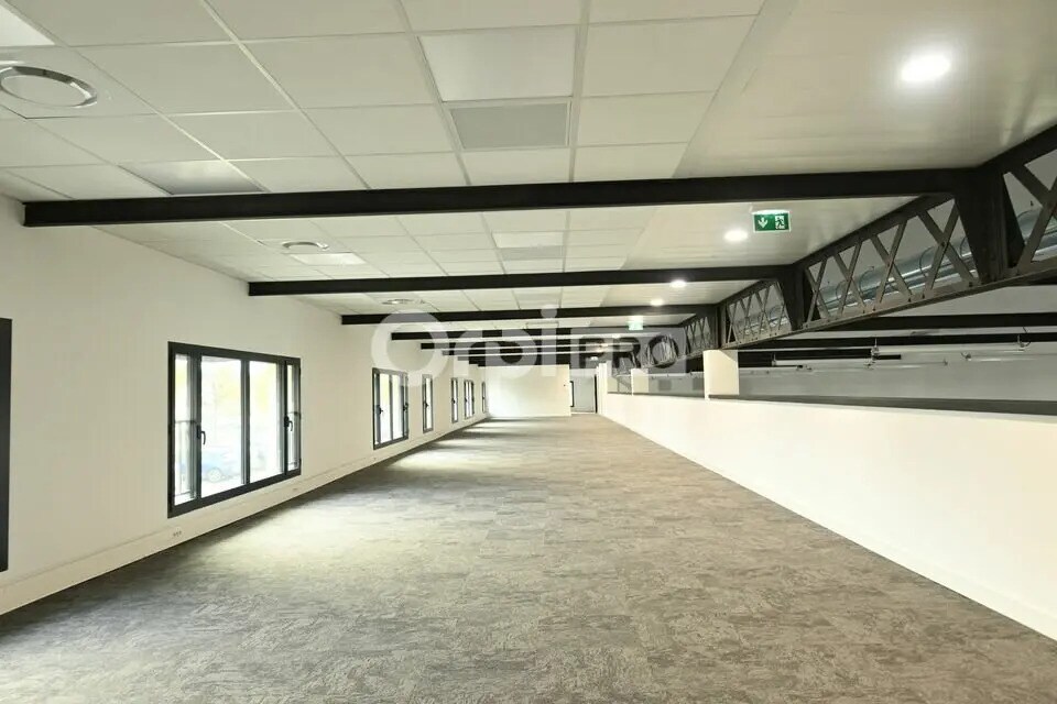 Office in Vénissieux for lease Building Photo- Image 1 of 9