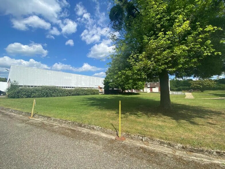 Industrial in Épernon for lease - Building Photo - Image 2 of 5