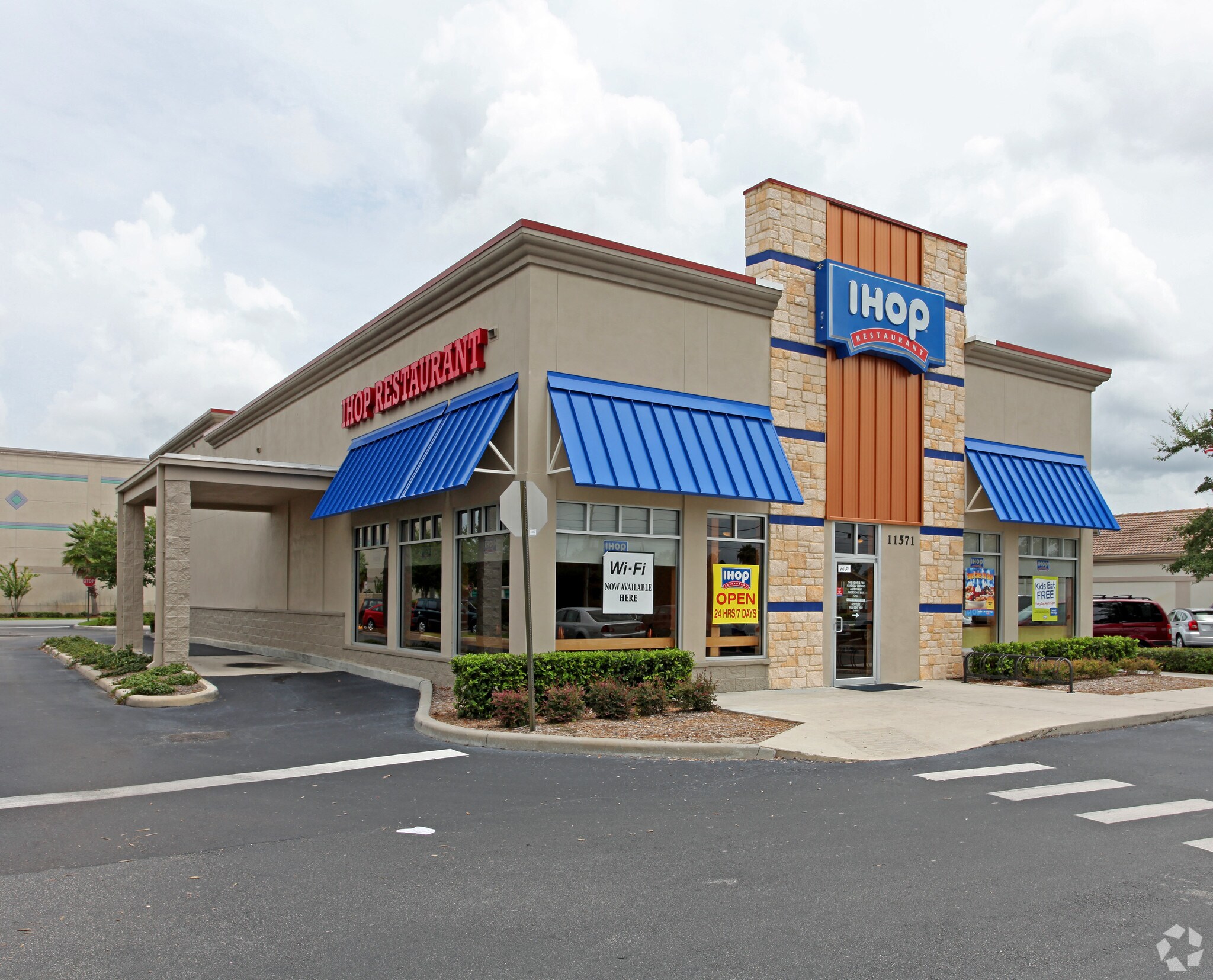 11571 University Blvd, Orlando, FL for sale Primary Photo- Image 1 of 1