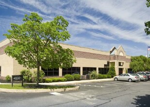 1809 Olde Homestead Ln, Lancaster, PA for lease Building Photo- Image 1 of 2