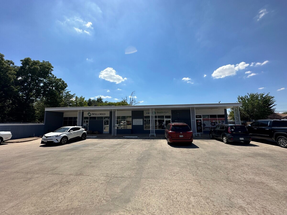 23272331 N Riverside Dr, Fort Worth, TX 76111