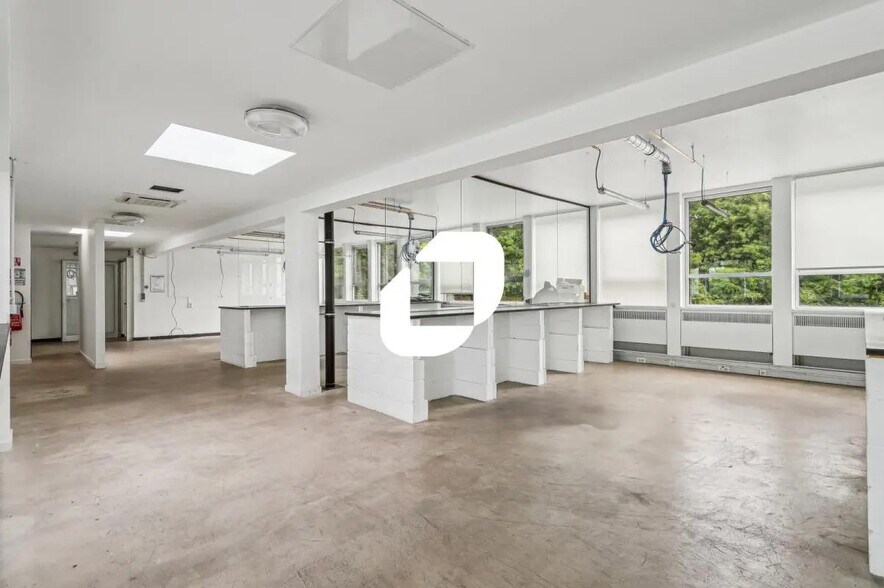 Flex in Hem for lease - Interior Photo - Image 3 of 14