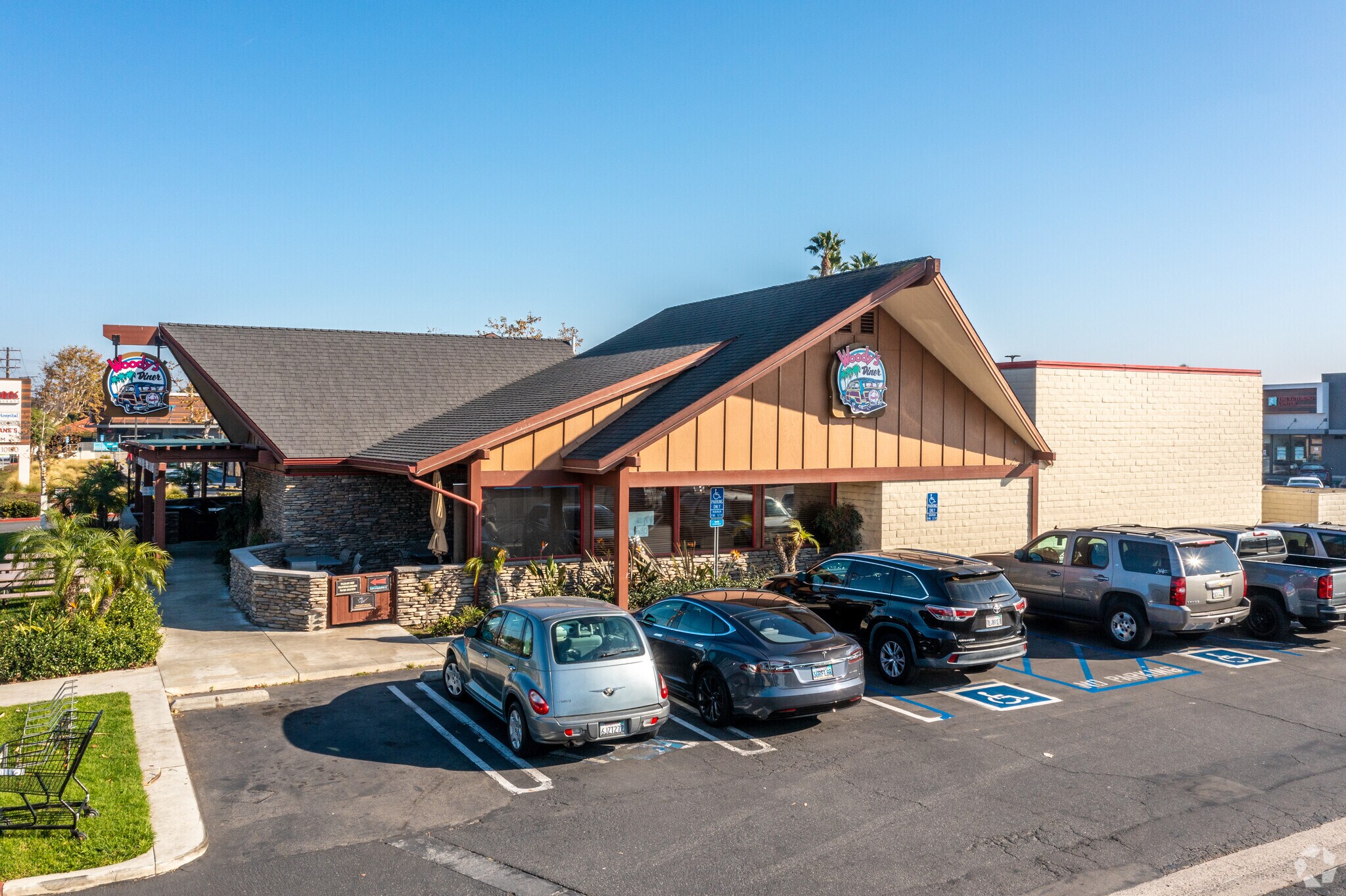 10136 Adams Ave, Huntington Beach, CA for lease Primary Photo- Image 1 of 5