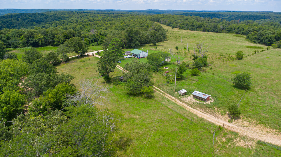 18398 Bobwhite Ln, Crocker, MO for sale - Building Photo - Image 2 of 24