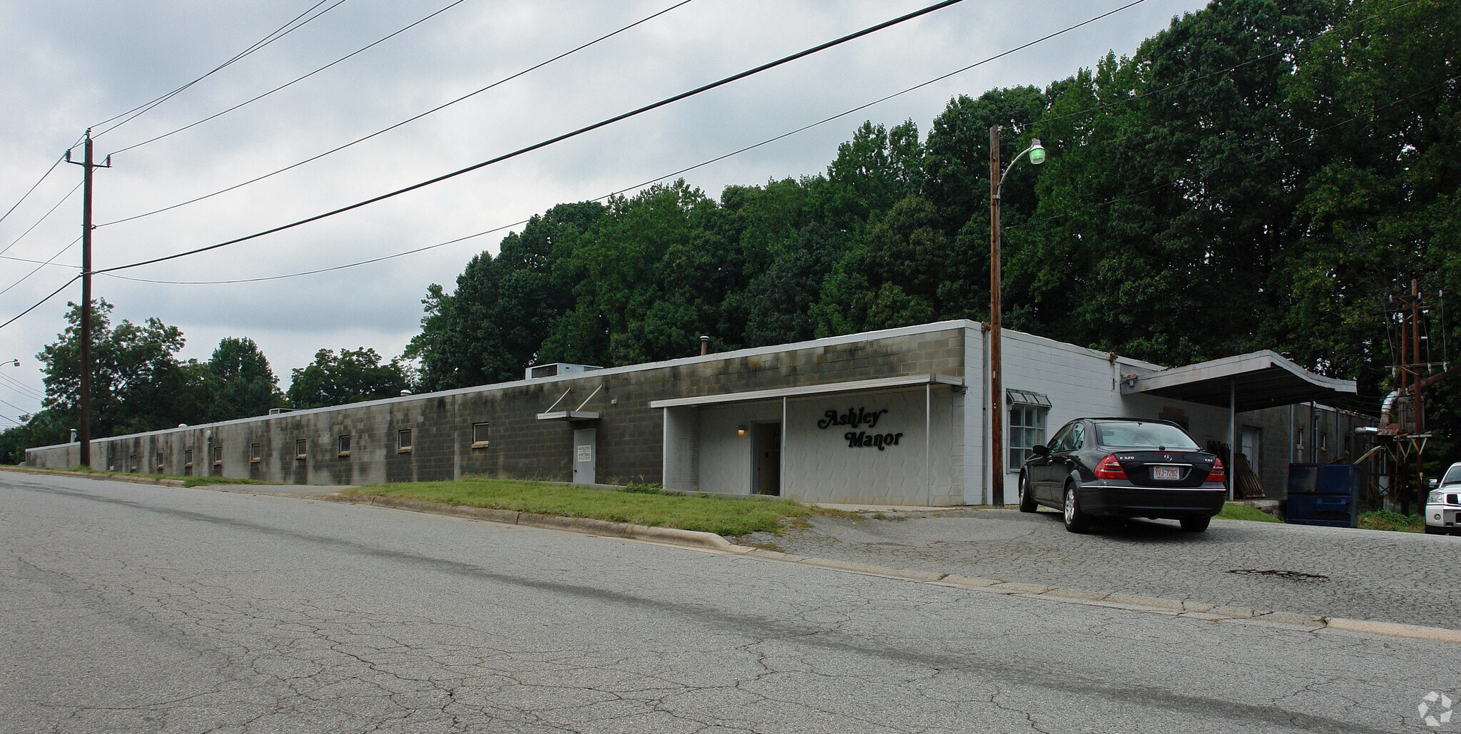 1100 Surrett Dr, High Point, NC for sale Primary Photo- Image 1 of 1