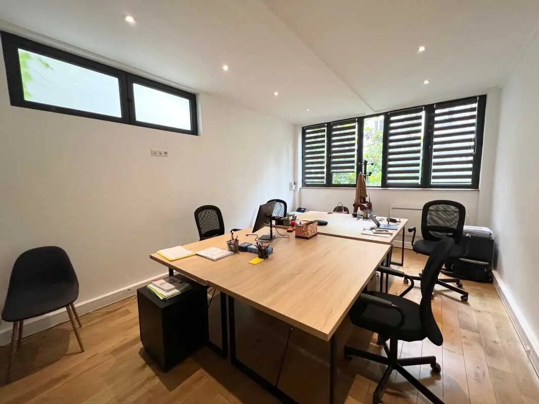 Office in Paris for lease Interior Photo- Image 1 of 7