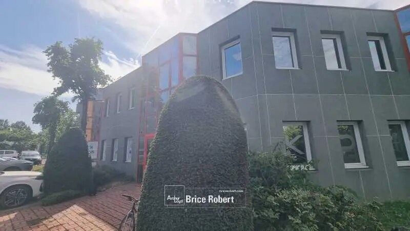 Office in Lyon for lease - Building Photo - Image 1 of 1