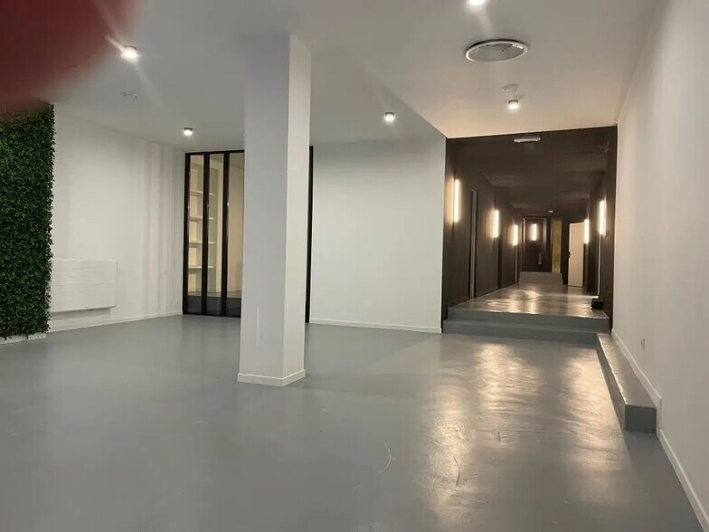Retail in Bordeaux for lease - Interior Photo - Image 2 of 7