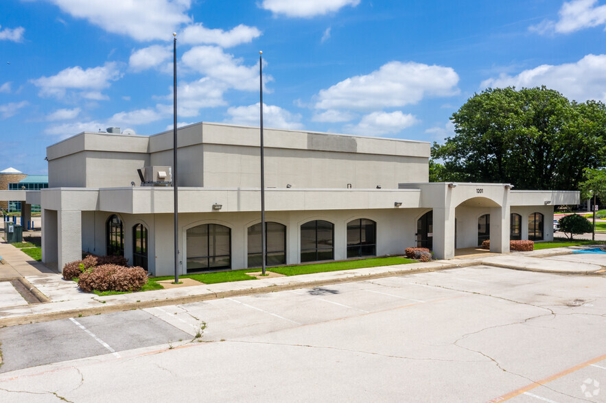 1201 W Main St, Lewisville, TX for sale - Building Photo - Image 1 of 1