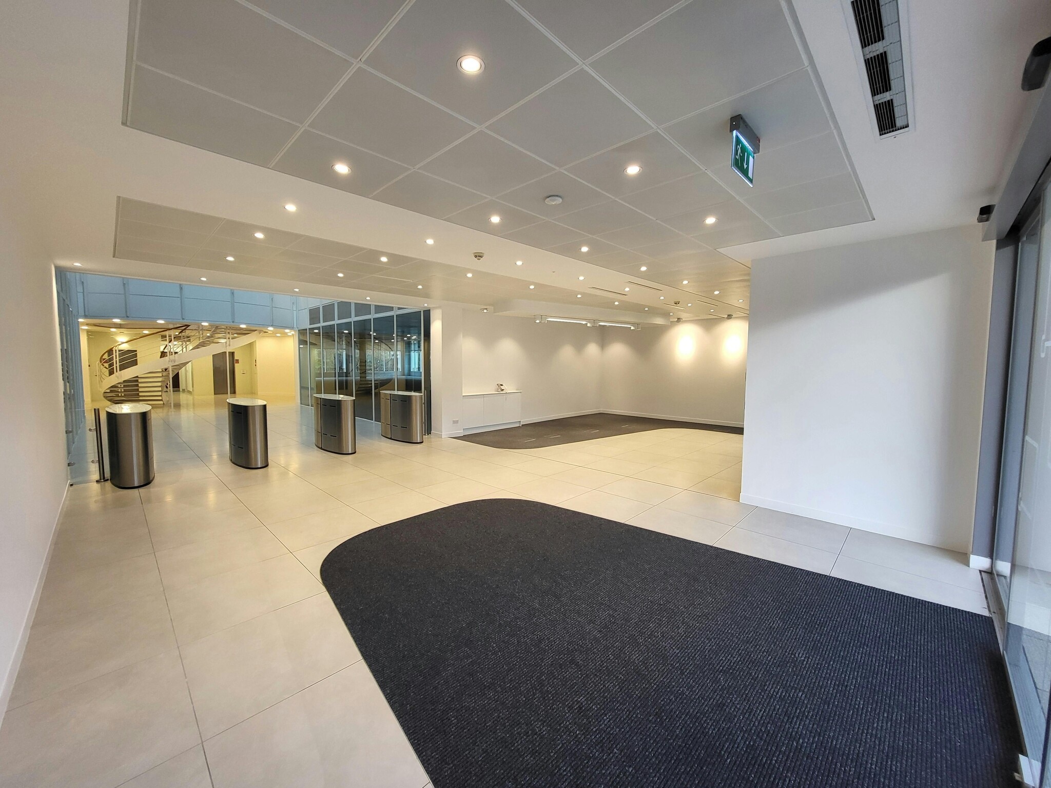 800 Pavilion Dr, Northampton for sale Interior Photo- Image 1 of 2