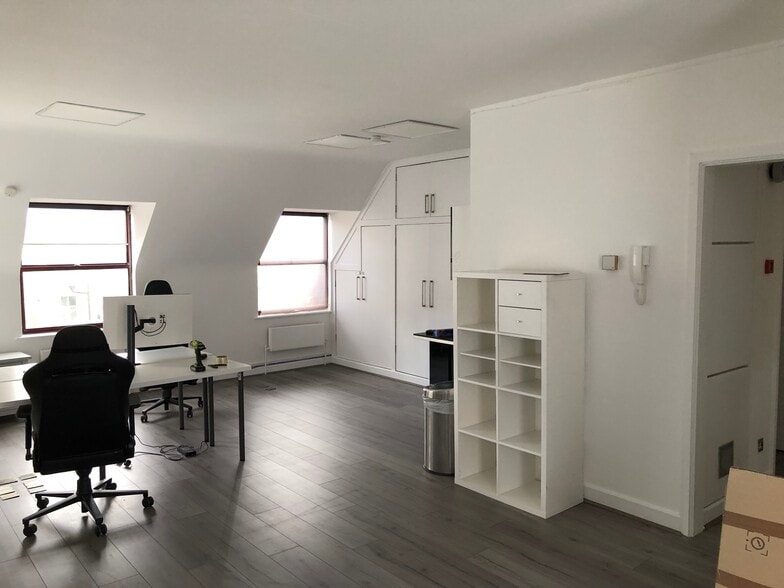 11-43 Harwood Rd, London for lease - Building Photo - Image 2 of 11