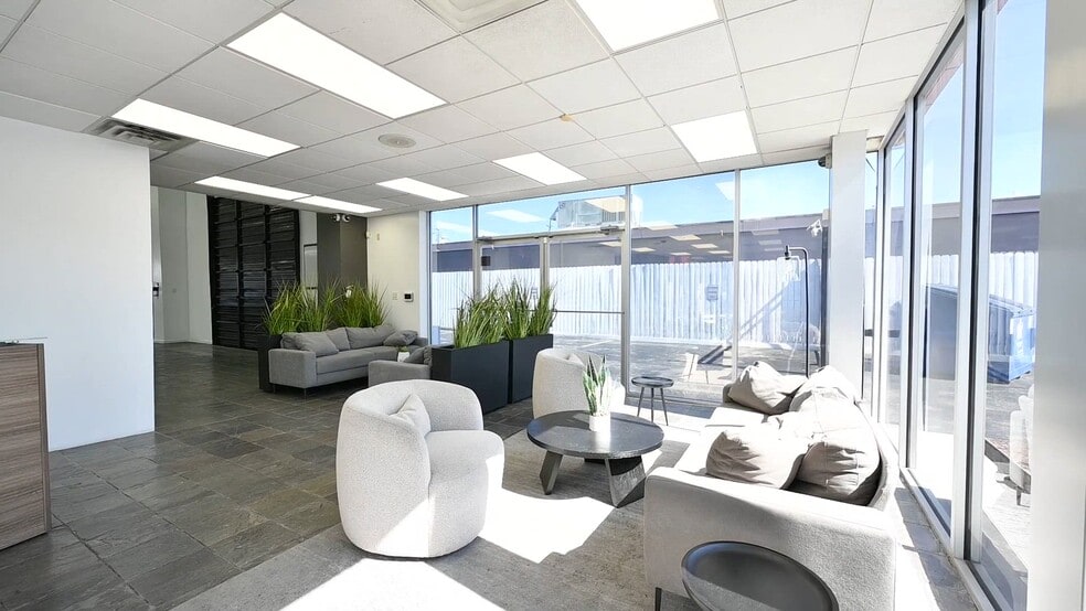 5722 Southwest Fwy, Houston, TX for lease - Commercial Listing Video - Image 2 of 14