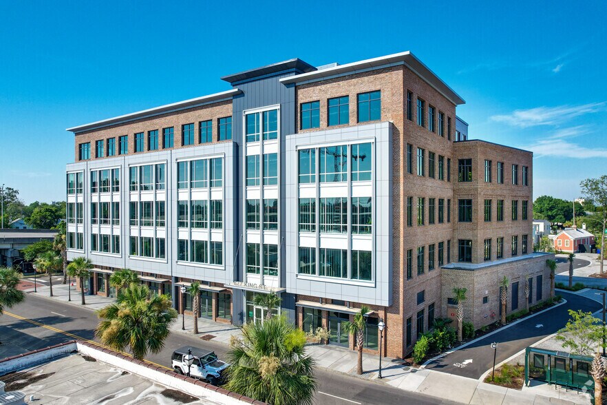 677 King St, Charleston, SC 29403 Industrious King Street