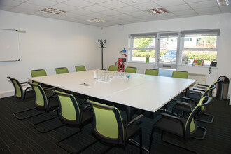 Stroudley Rd, Basingstoke for lease Interior Photo- Image 2 of 5