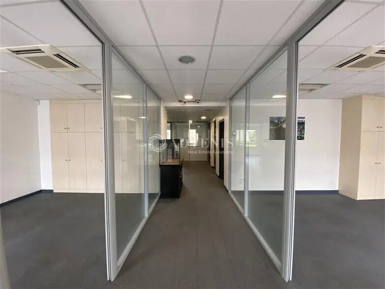 Office in Montrouge for sale - Interior Photo - Image 1 of 6