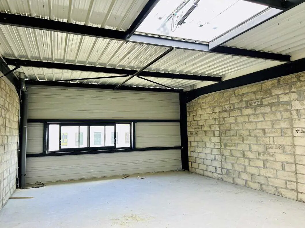 Flex in Épinay-sur-Seine for lease Interior Photo- Image 1 of 3