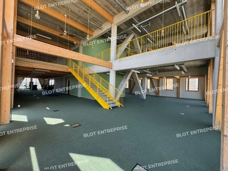Office in Nantes for lease - Interior Photo - Image 2 of 15