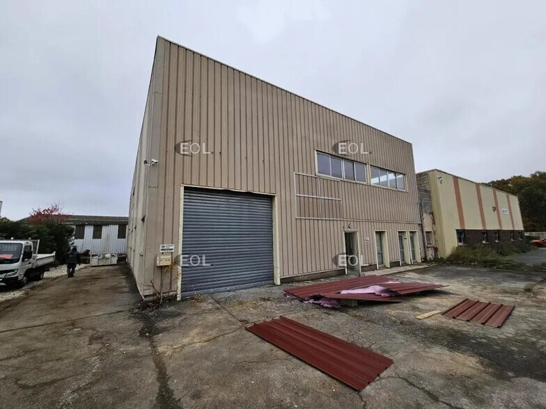 Flex in Crosne for lease - Building Photo - Image 1 of 6