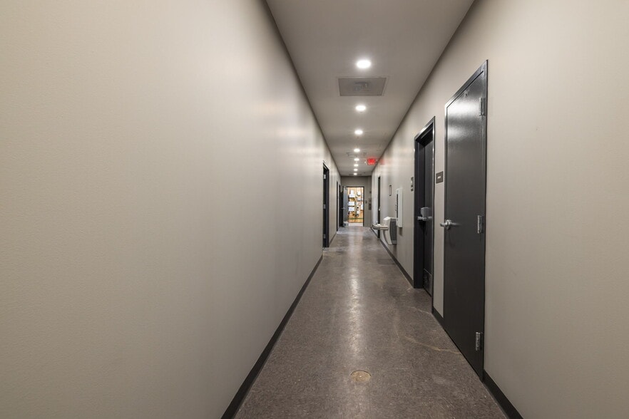 4100 Lindell Blvd, Saint Louis, MO for lease - Interior Photo - Image 3 of 9