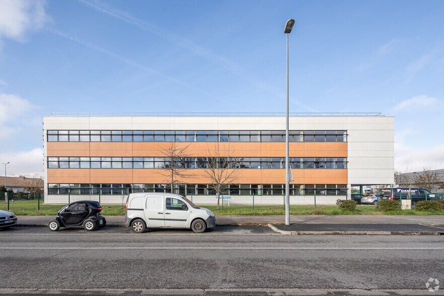 2 Rue Pablo Neruda, Villenave-d'Ornon for lease - Building Photo - Image 2 of 4