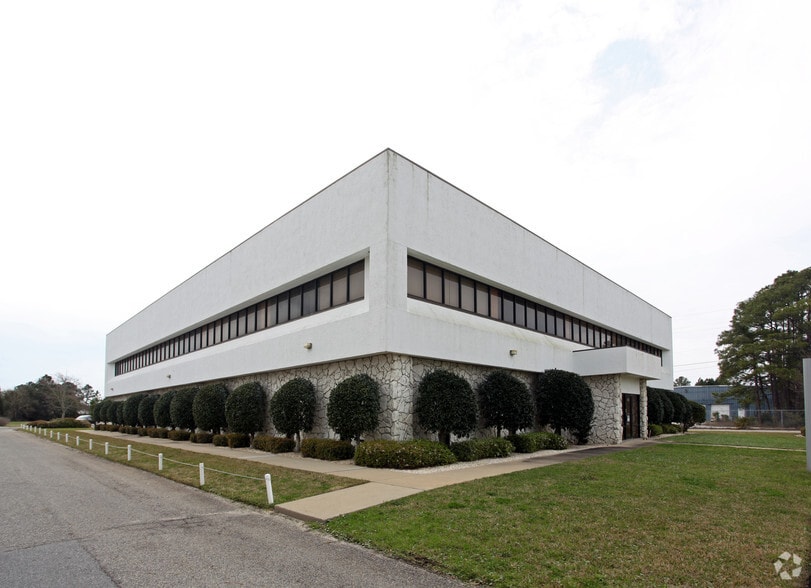 634 Anchors St NW, Fort Walton Beach, FL for lease - Building Photo - Image 3 of 28