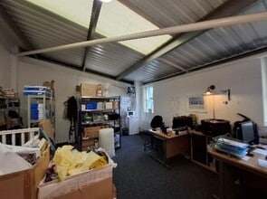 Boarshurst Ln, Oldham for lease Interior Photo- Image 2 of 2