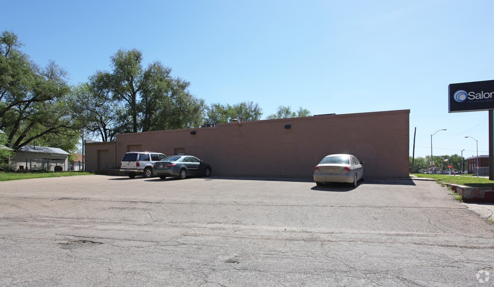 120-124 NW Gordon St, Topeka, KS for sale - Building Photo - Image 3 of 3