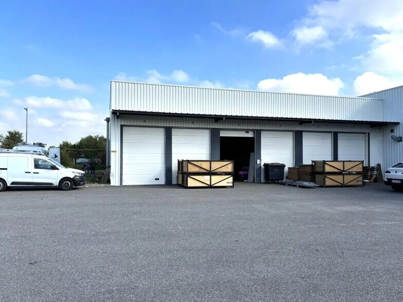 Flex in Le Fauga for lease - Building Photo - Image 2 of 49