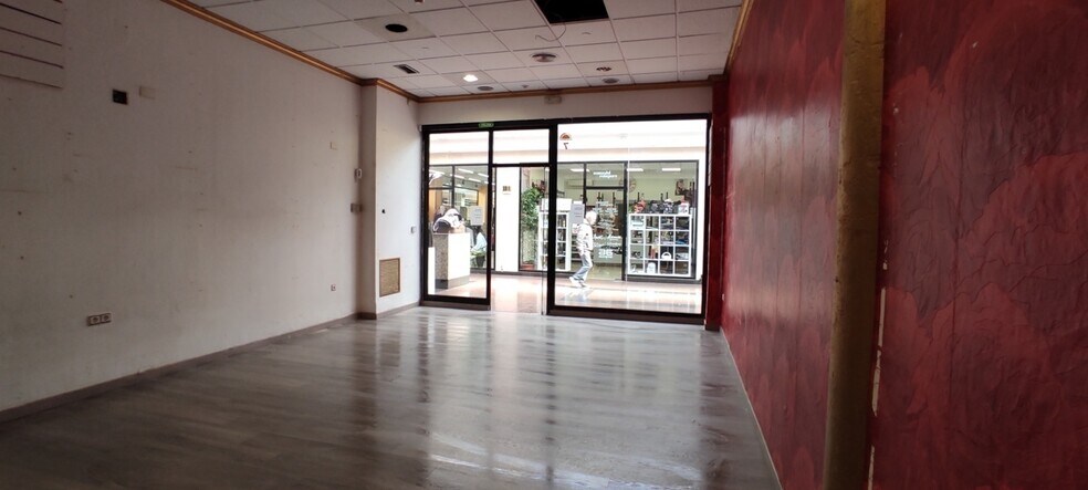 Retail in Almansa for sale - Building Photo - Image 3 of 18