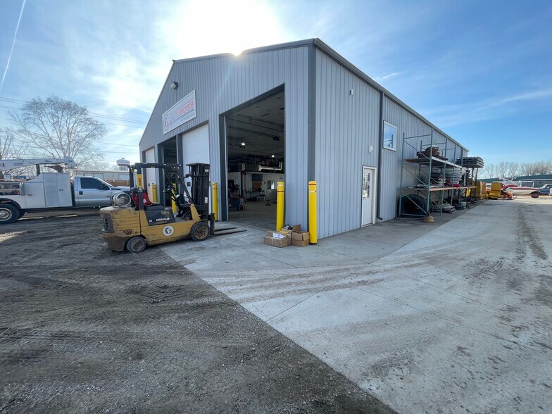 1521 Industrial Ave, Jefferson, WI for sale - Building Photo - Image 3 of 19