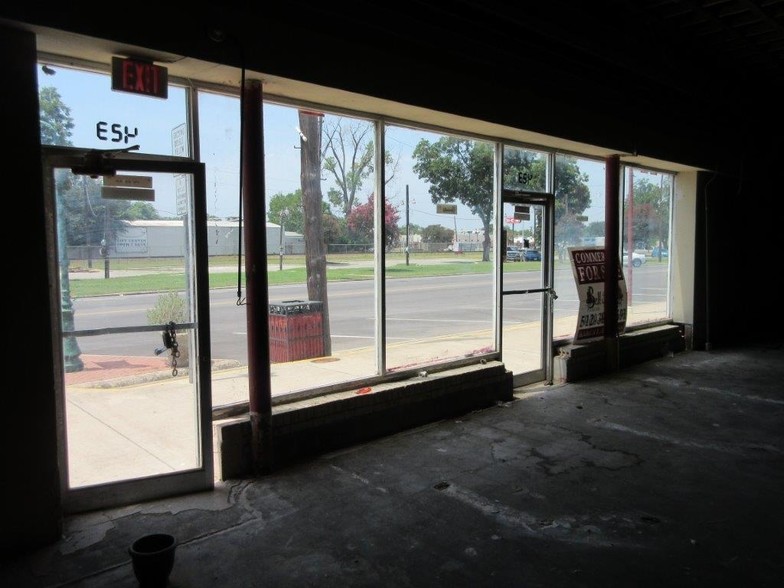 423 E Davis St, Luling, TX for lease - Interior Photo - Image 2 of 4