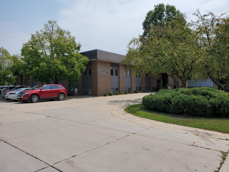 605 Hillcrest Ave, Owatonna, MN for lease - Primary Photo - Image 1 of 6