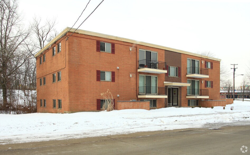15900 Maple Heights Blvd, Maple Heights, OH for sale - Primary Photo - Image 1 of 1
