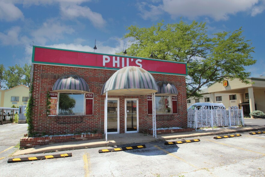 1708 E Perry St, Port Clinton, OH 43452