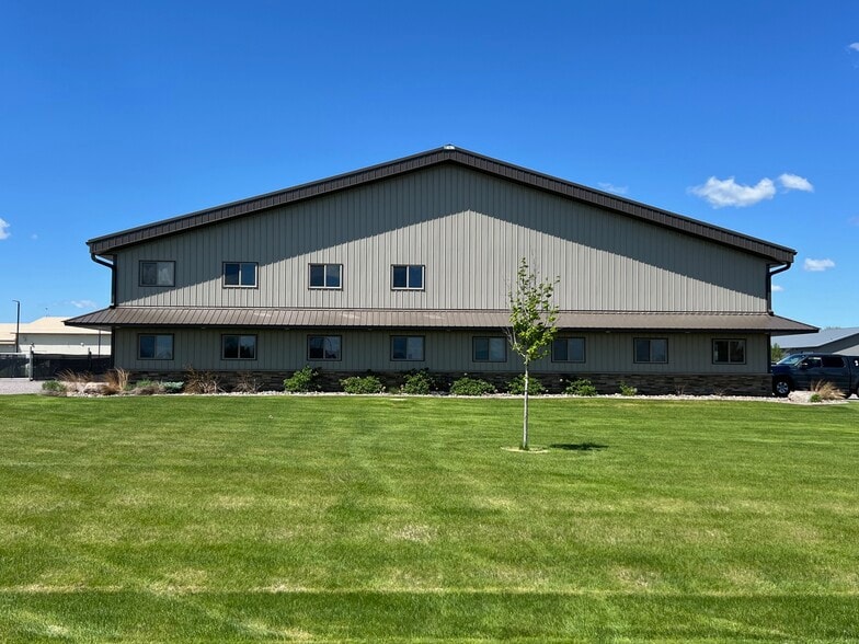 20021 Edison Cir, Clearwater, MN for lease - Building Photo - Image 2 of 17