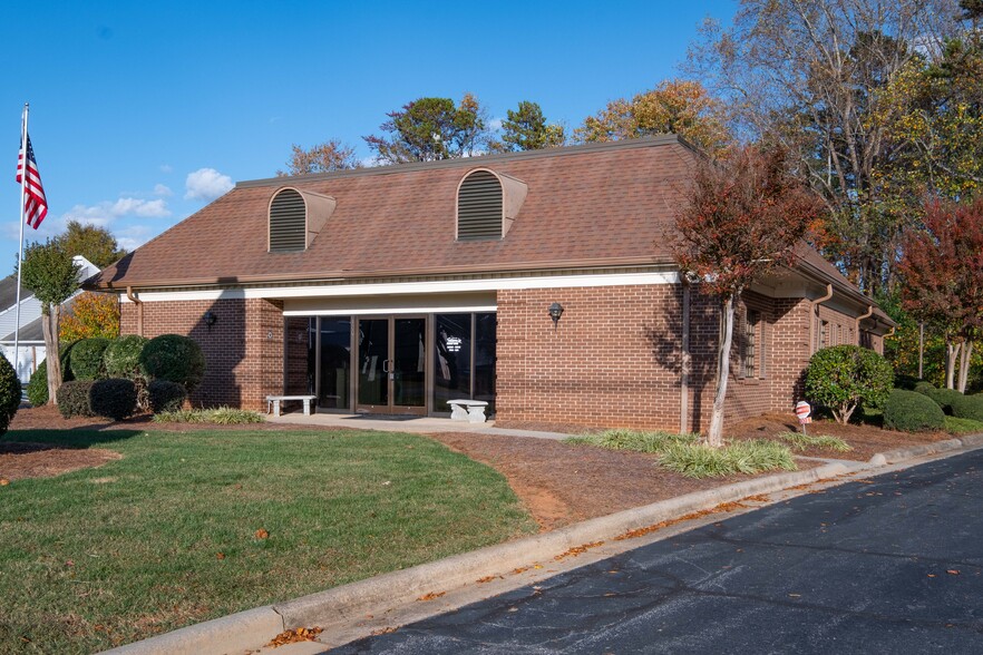 1001 S State St, Yadkinville, NC for sale - Building Photo - Image 1 of 31