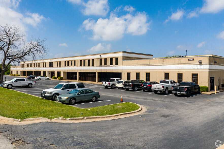 1212 E Anderson Ln, Austin, TX for lease - Building Photo - Image 1 of 24