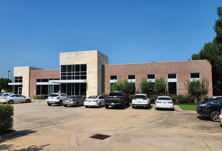16701 Creek Bend Dr, Sugar Land, TX for lease - Primary Photo - Image 1 of 14