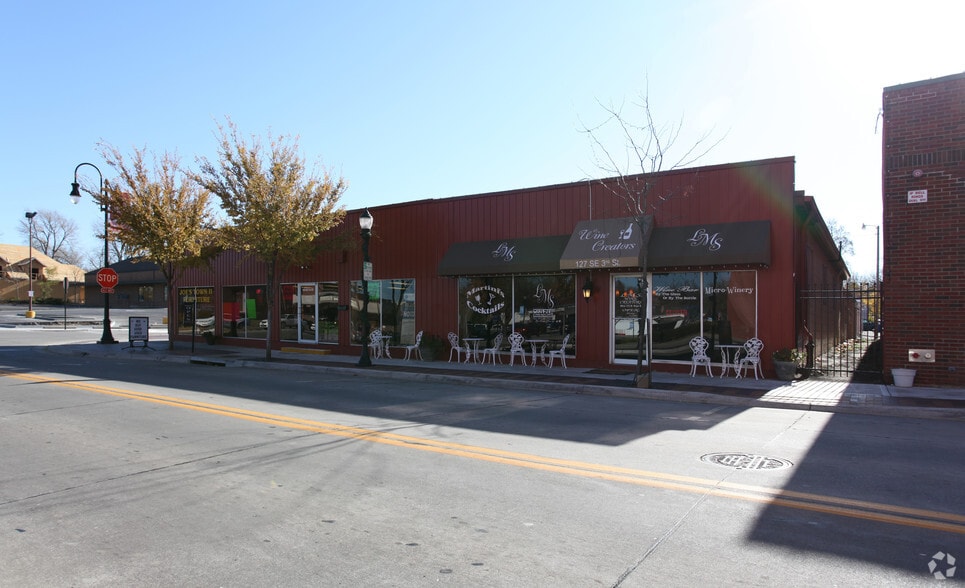 127-129 SE 3rd St, Lees Summit, MO for lease - Building Photo - Image 2 of 20